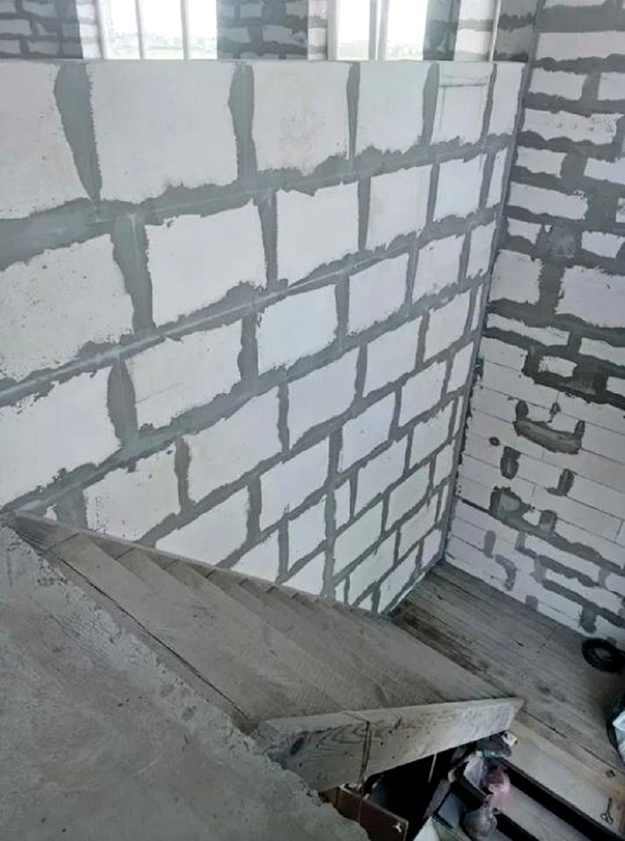 1856118312976936