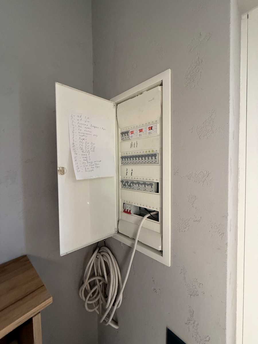 1856285899887300