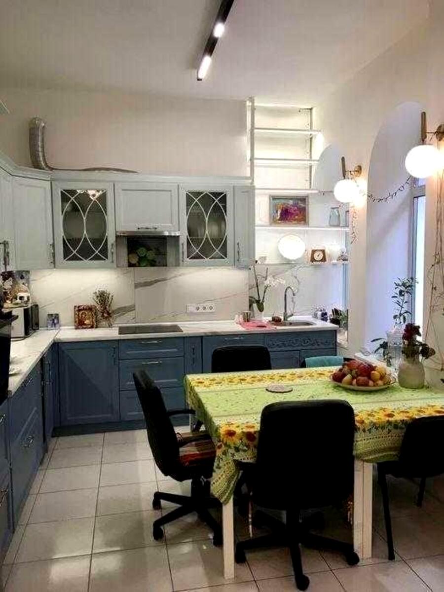 1856288312756928