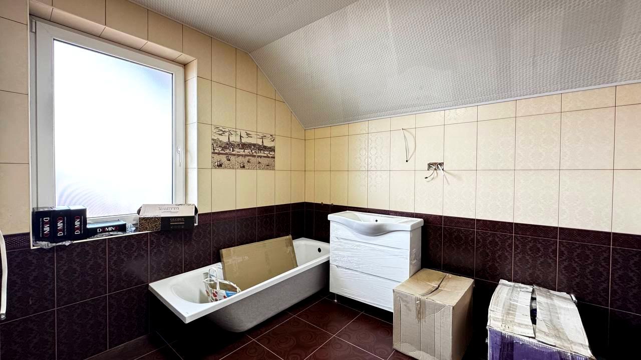 1856493468025588