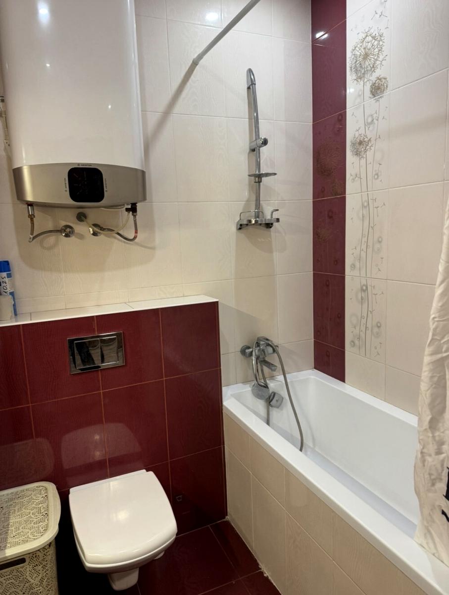 1856642561296900