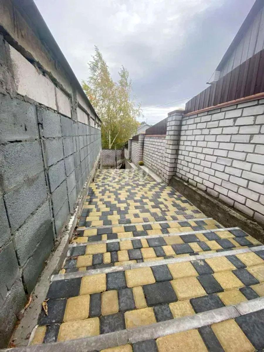 1856654818112295