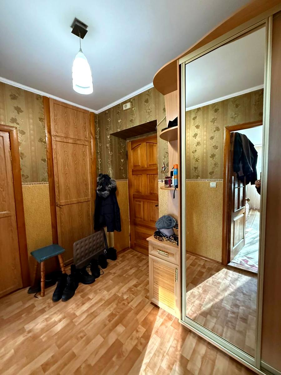 1856657563706509