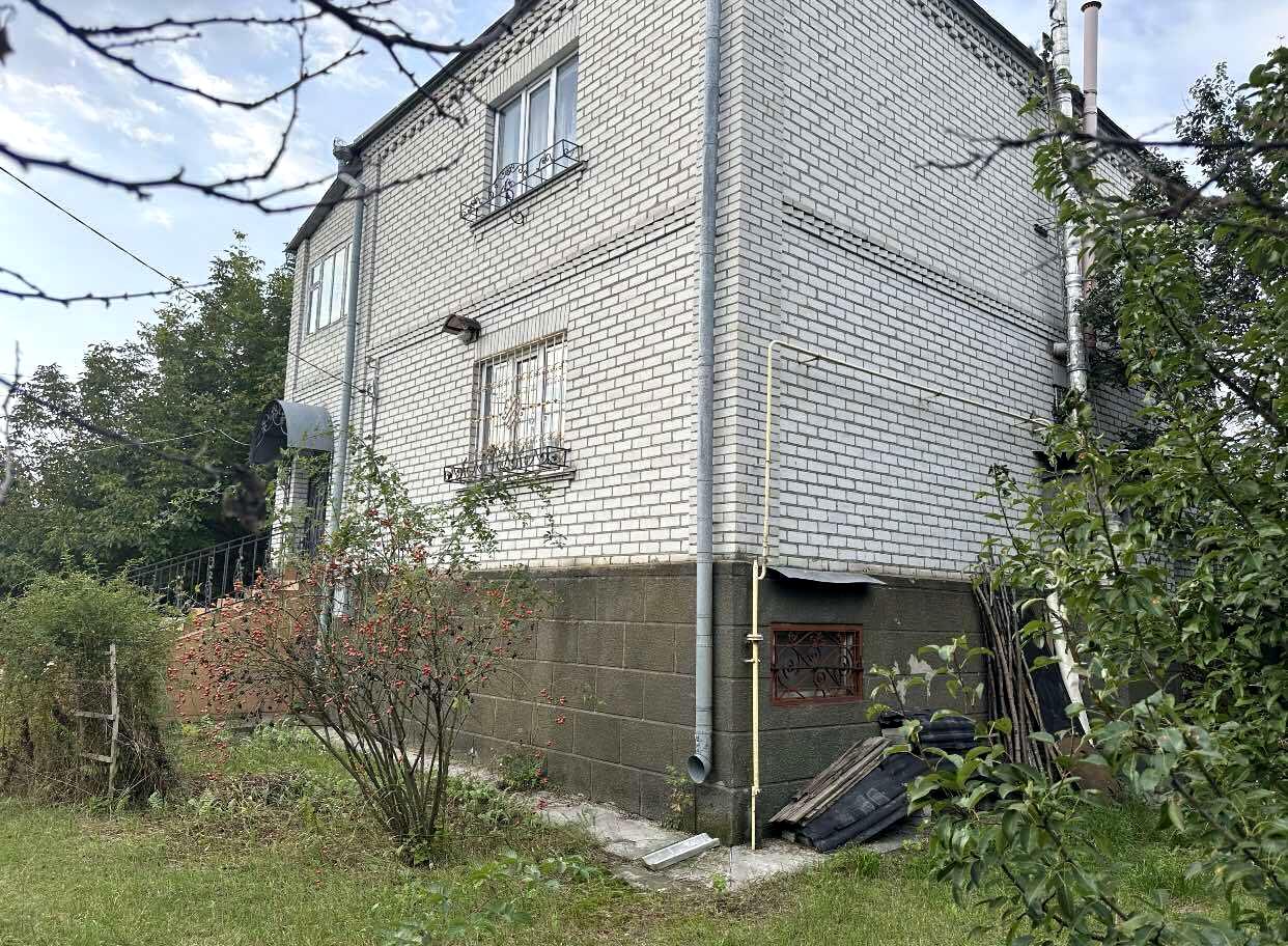 1856743688921053