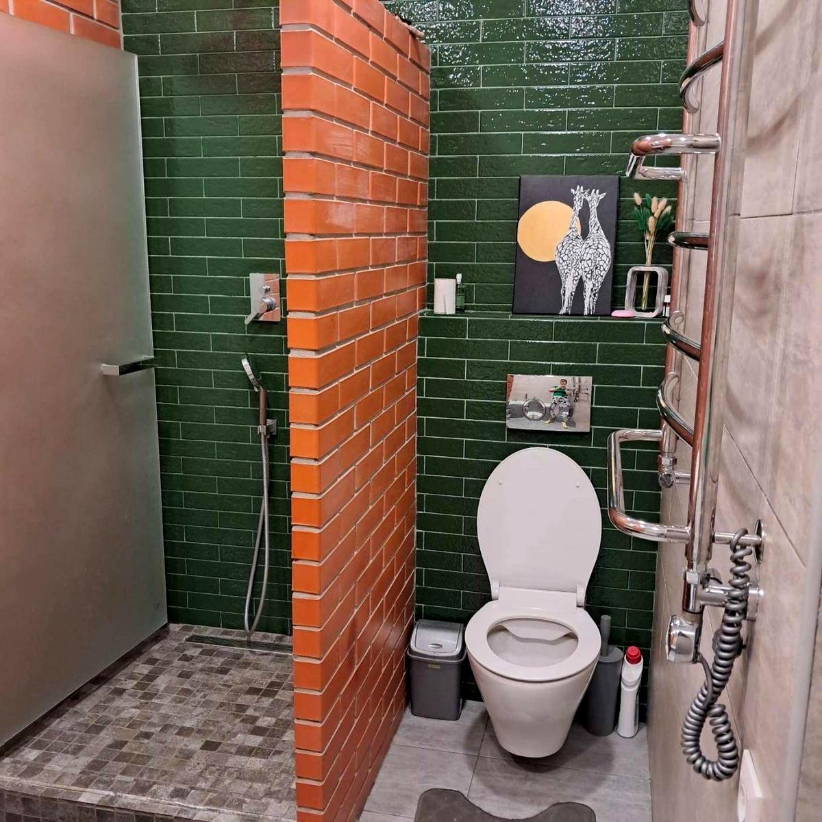 1856818693753614