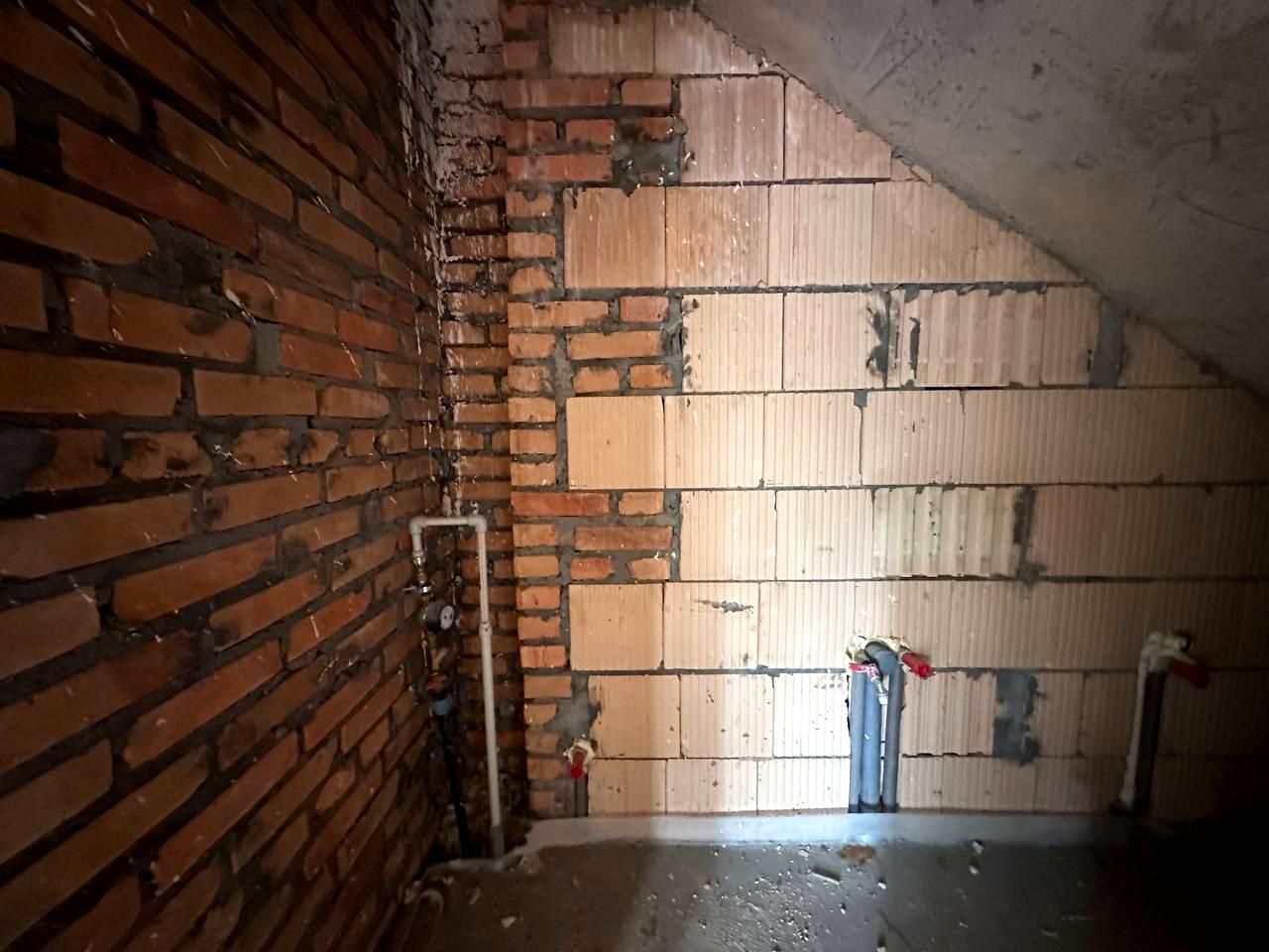 1856818834464565