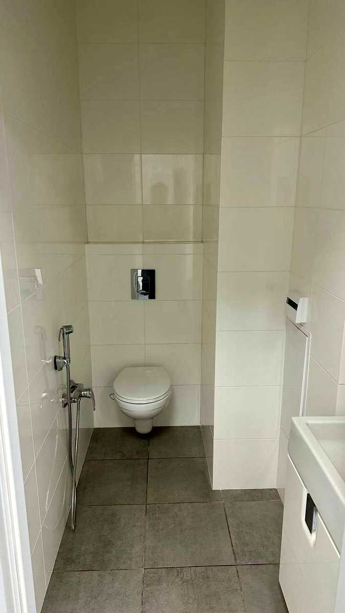 1856904771350673