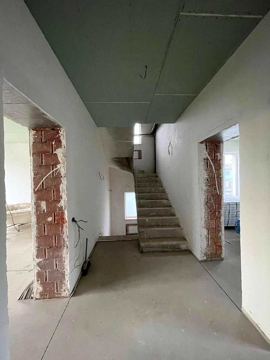 1856907221905763
