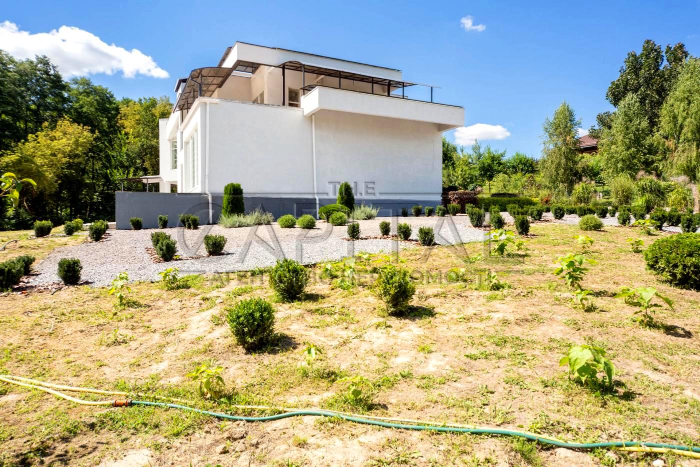 1856919816588477