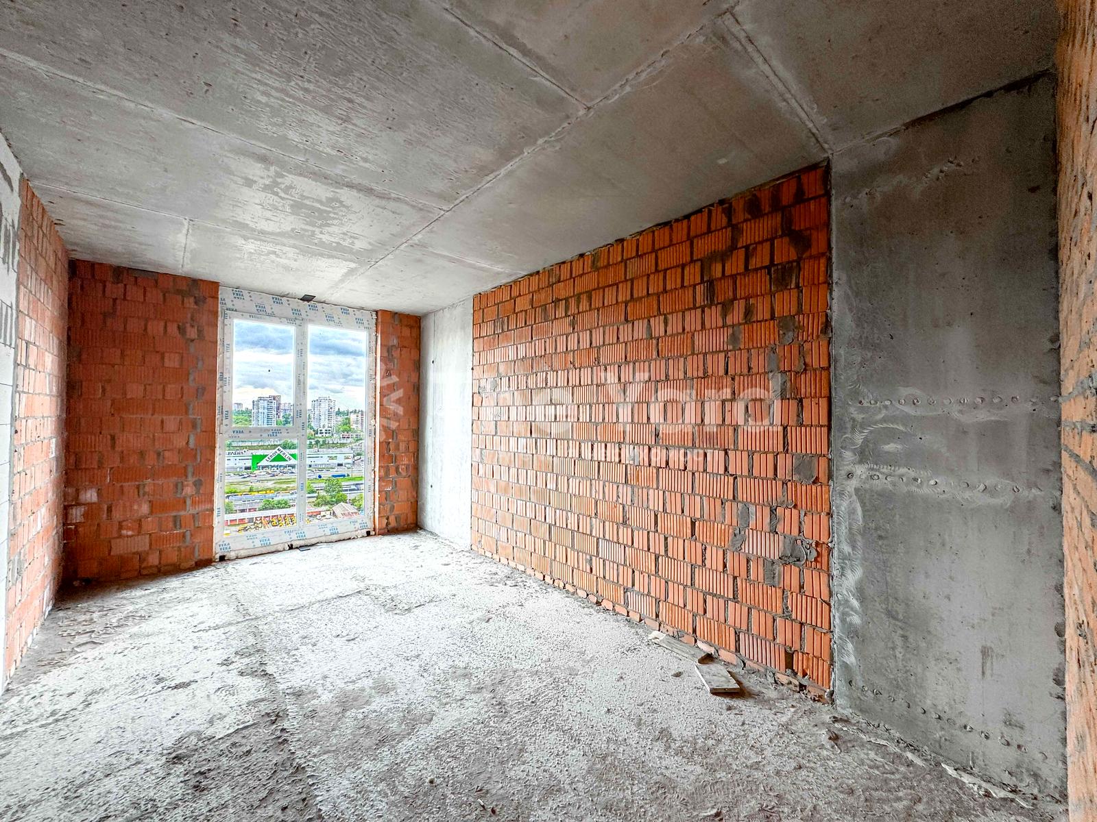 1856925161758630
