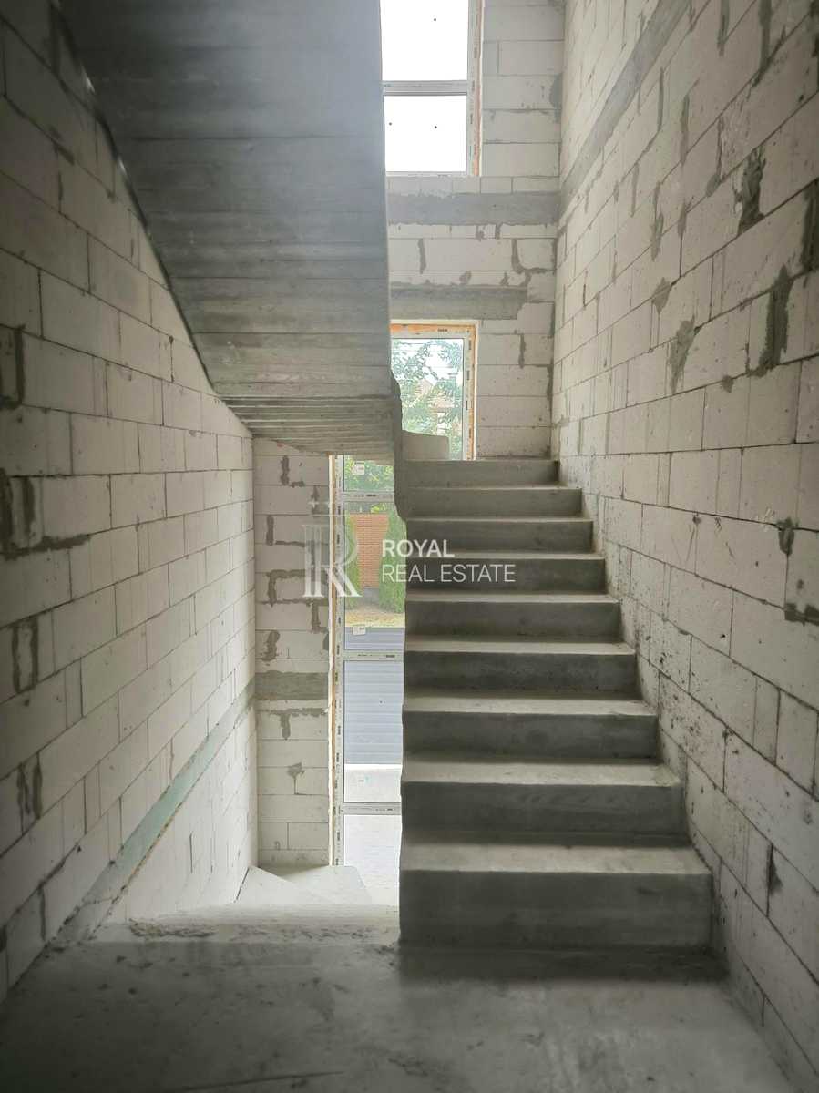 1857010325453894