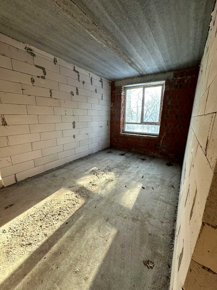 1857269615700576