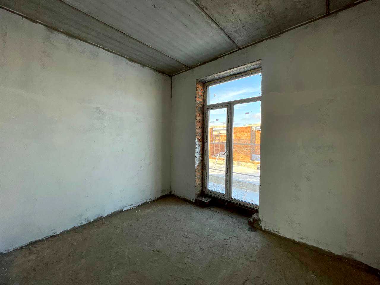 1857363002666917