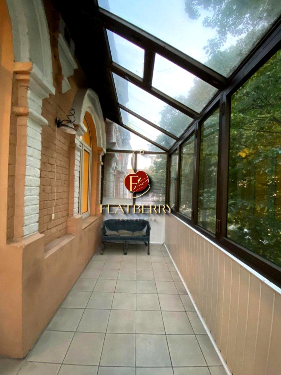 1857552078884402