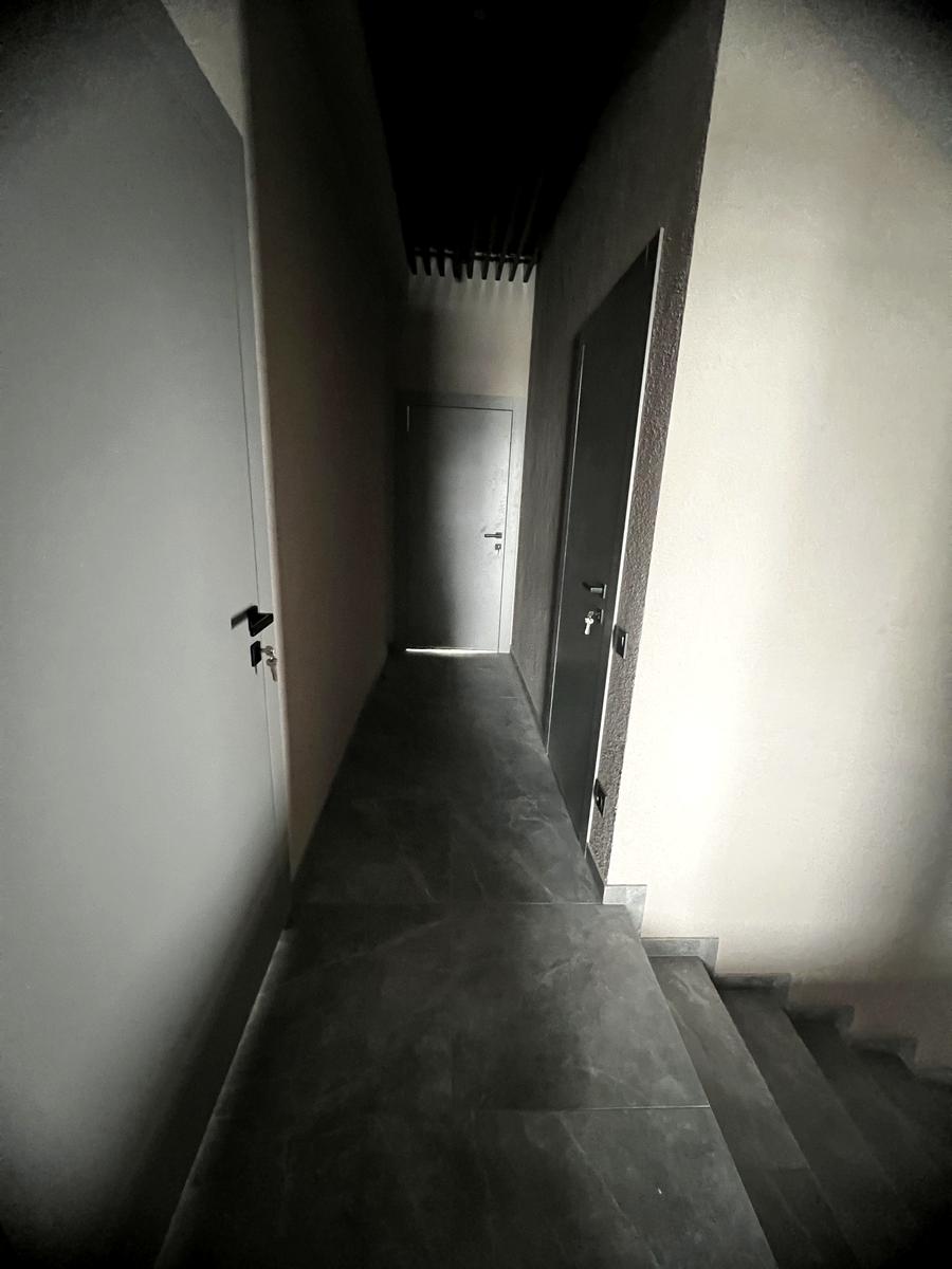 1857858153516833