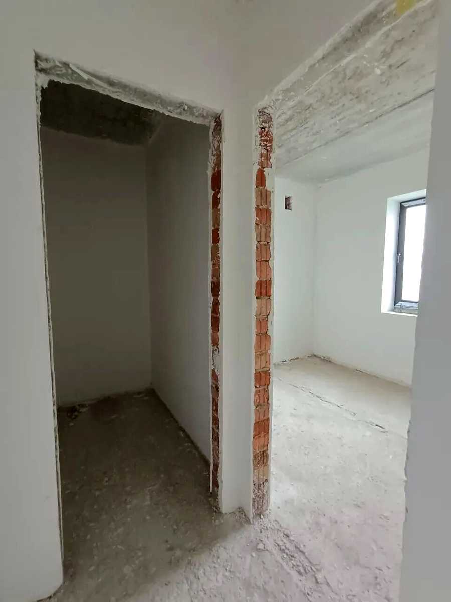 1857920893692558