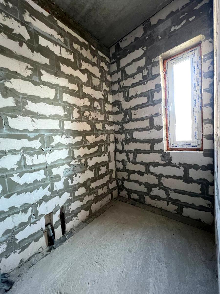 1857994601328358