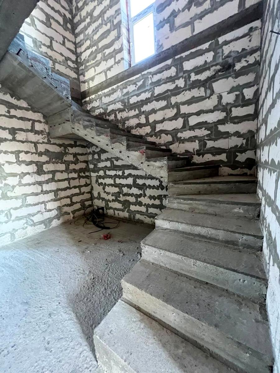 1857994601344607