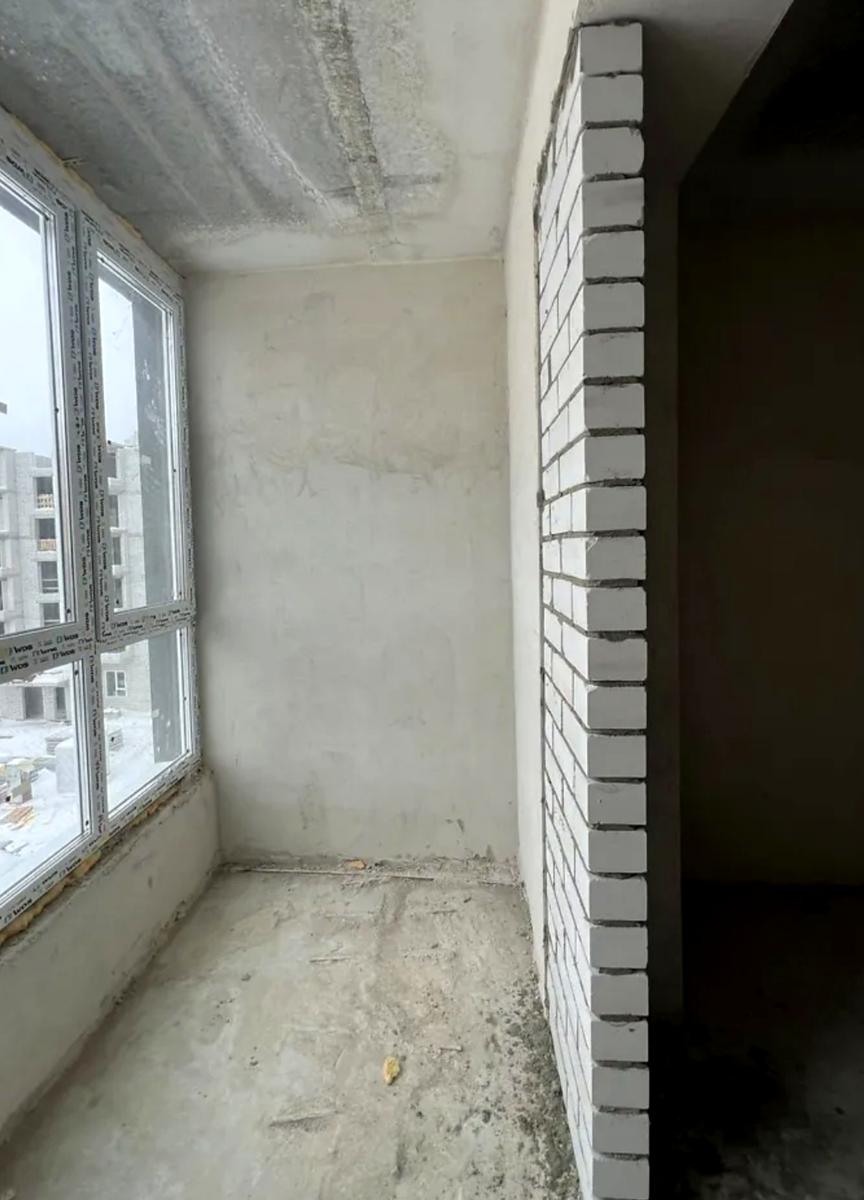 1858018779975963