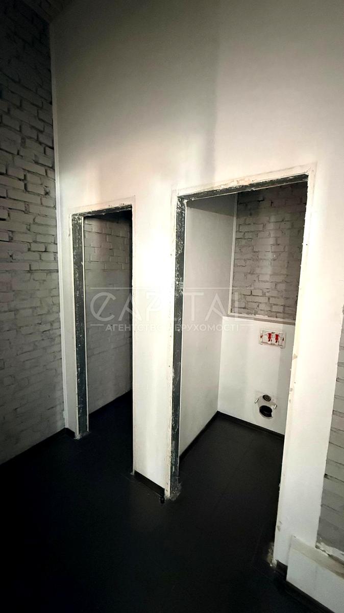 1858028218175984