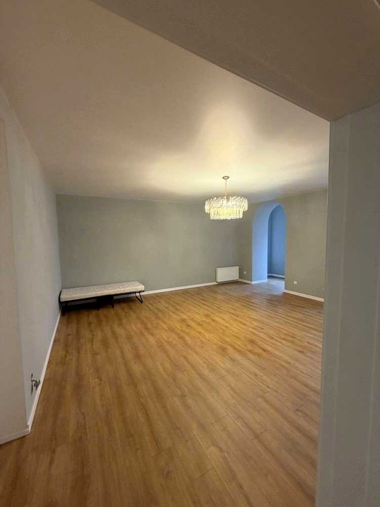 1858093233433301
