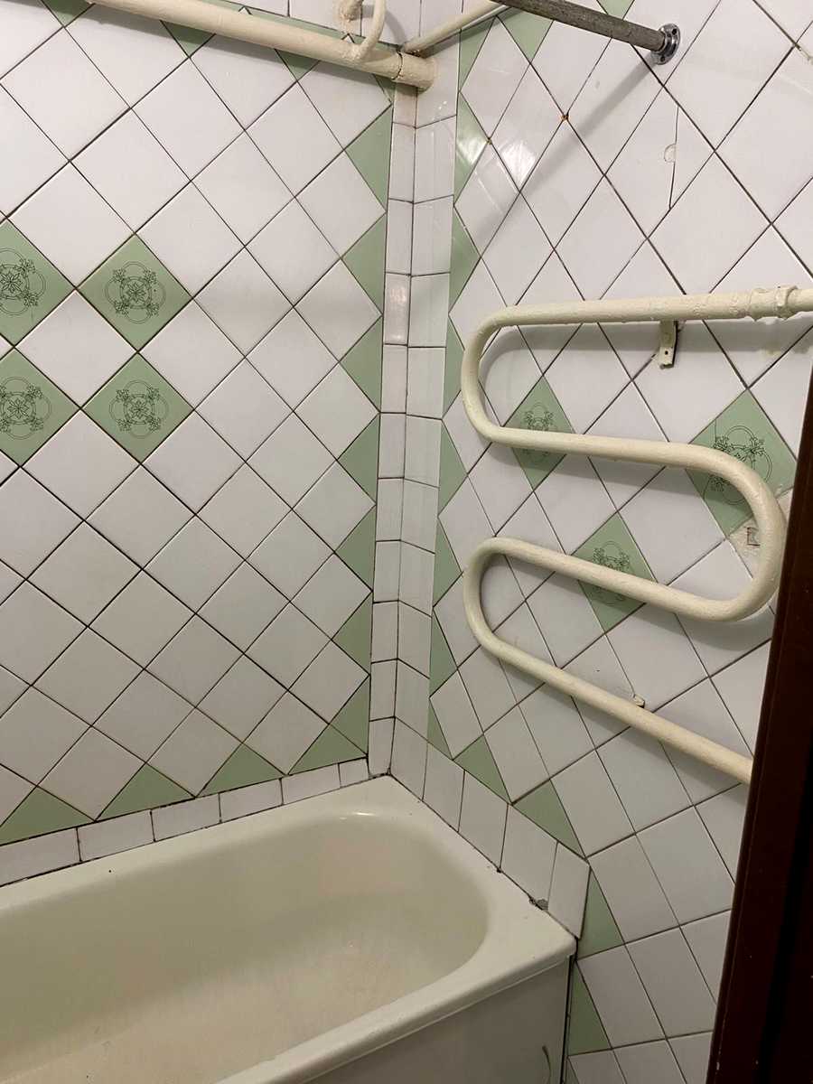 1858096576095959