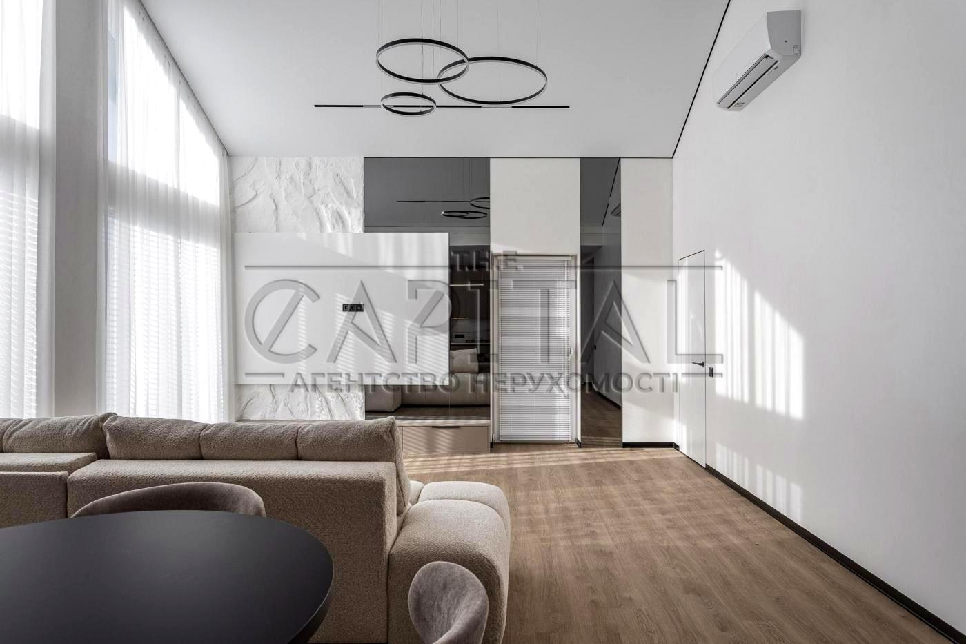 1858106072796674