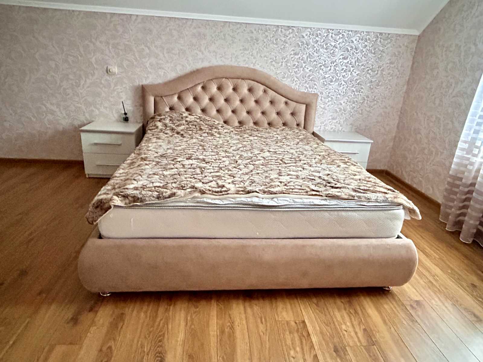 1858276051079016