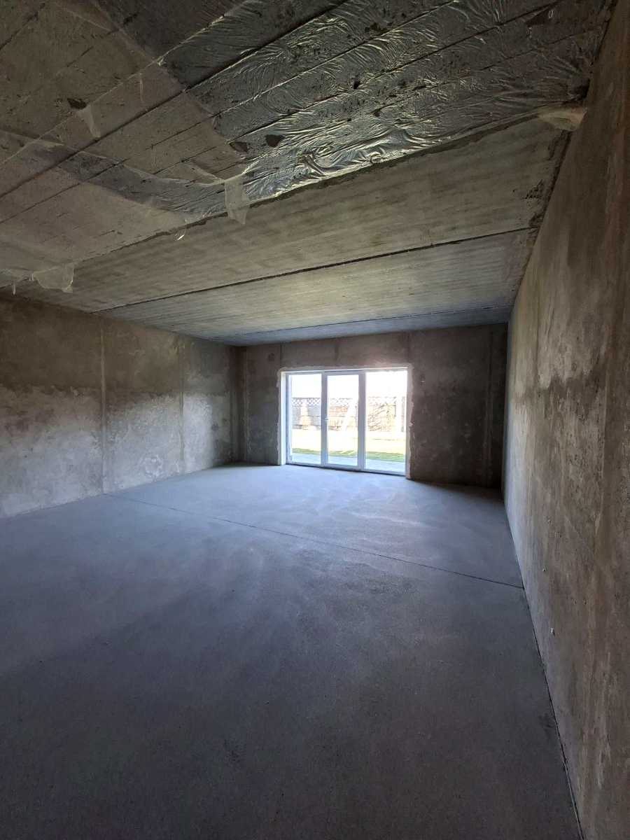 1858288942135037