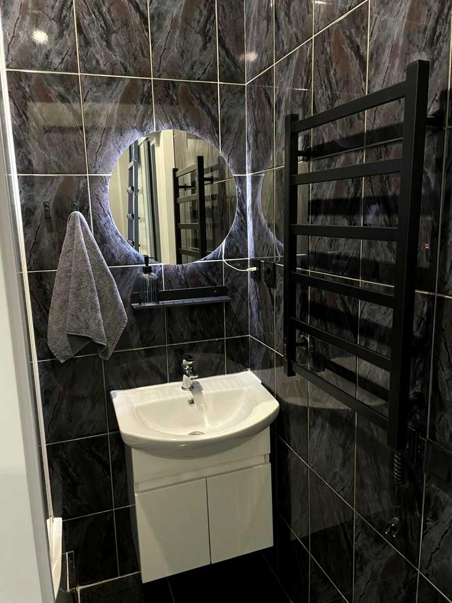 1858384904477956