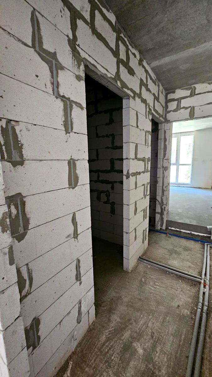1858628492670307