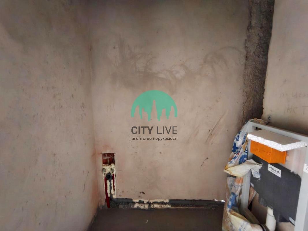 1858637757753941