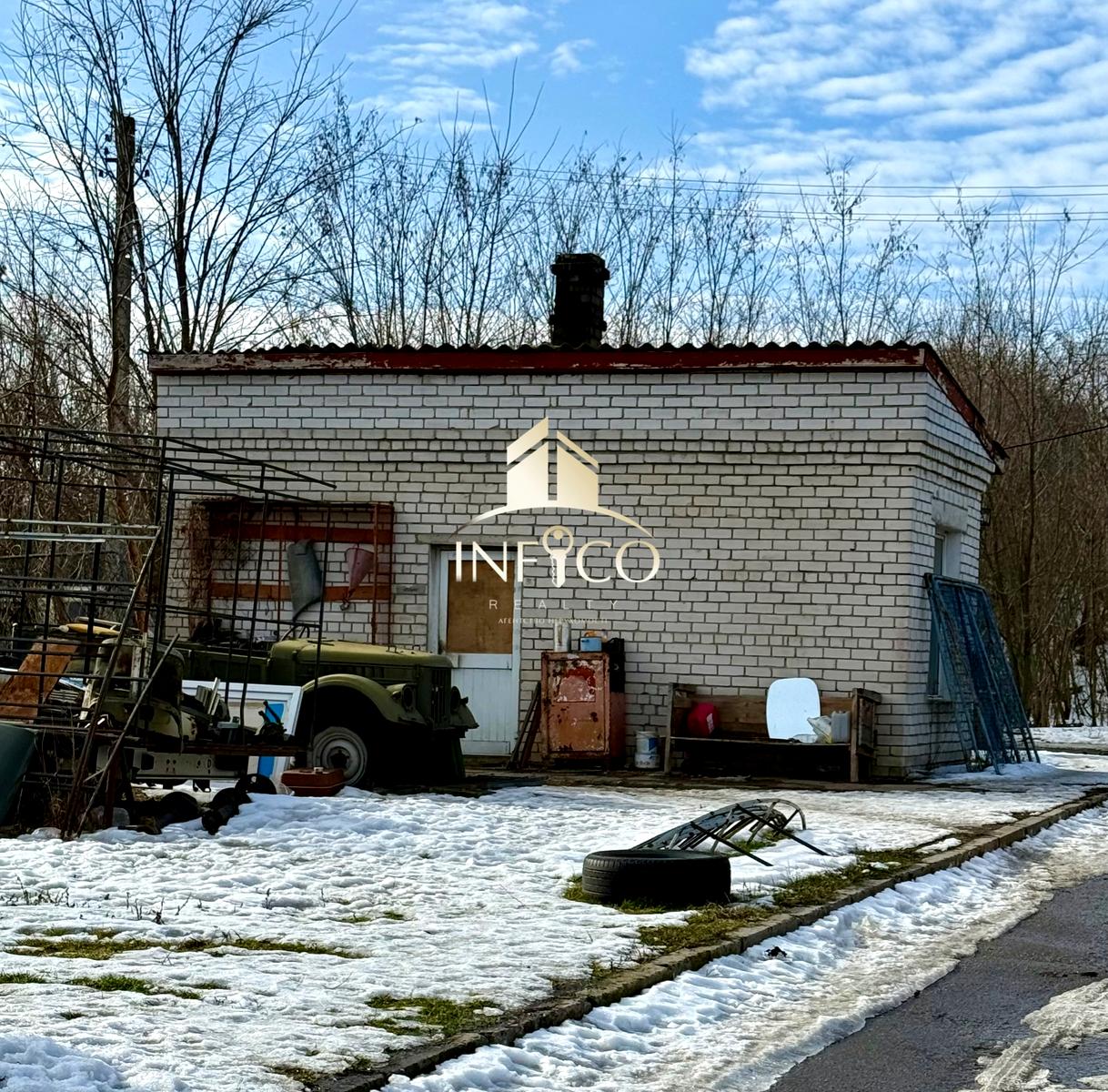 1858638193765944