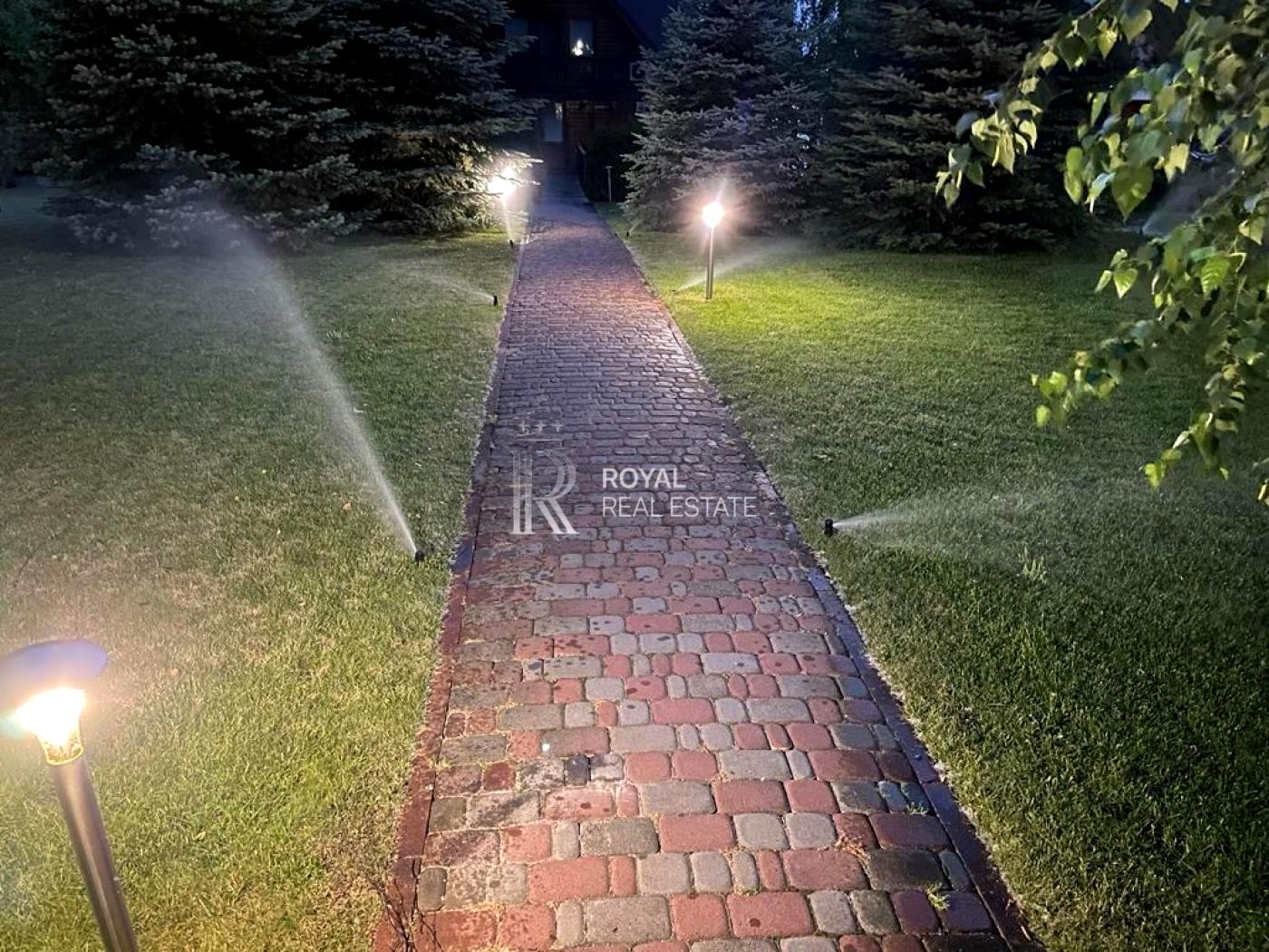 1858666276018796