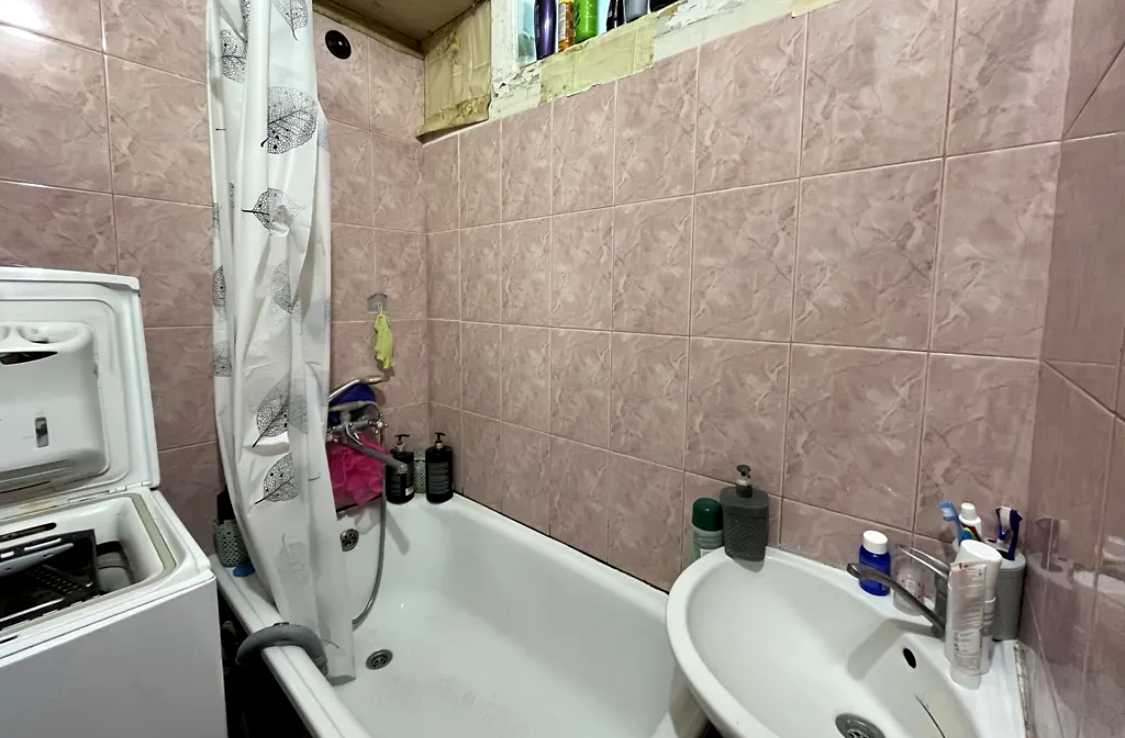 1858721858205176