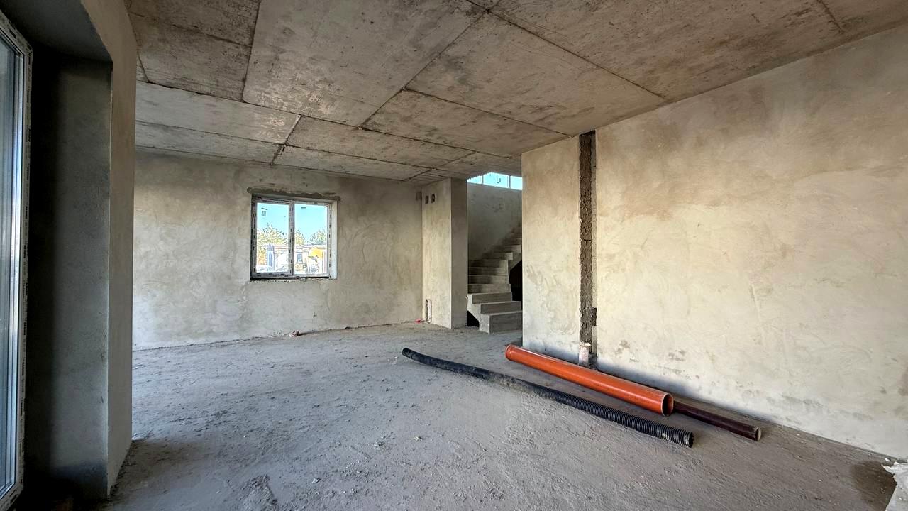 1858737938936085