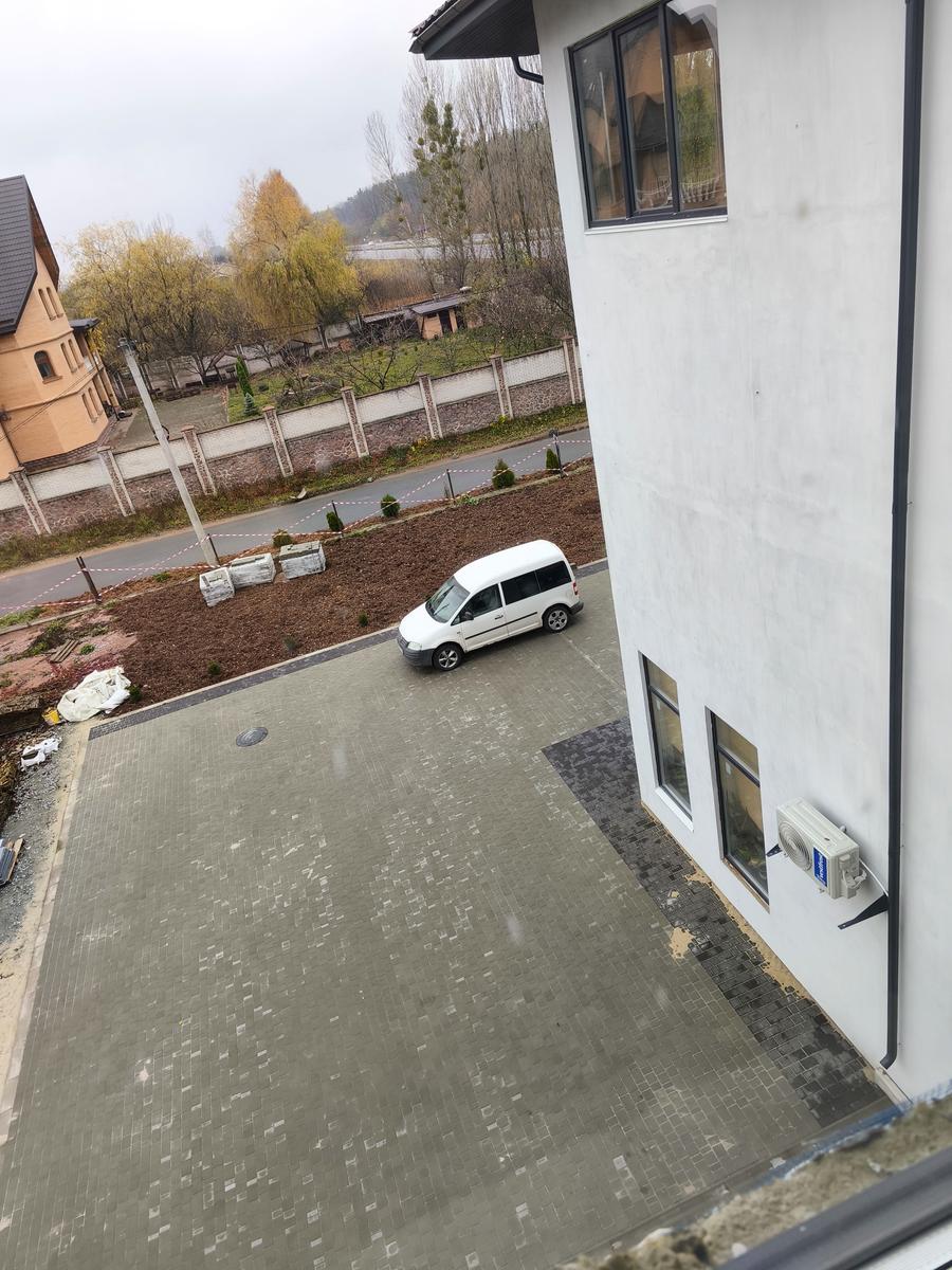 1858756111215079