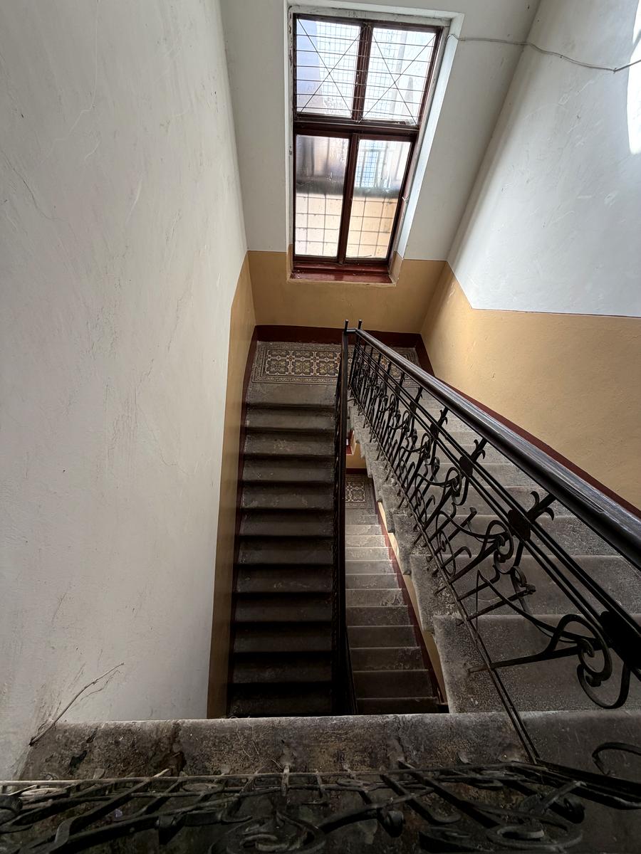1858816403872809