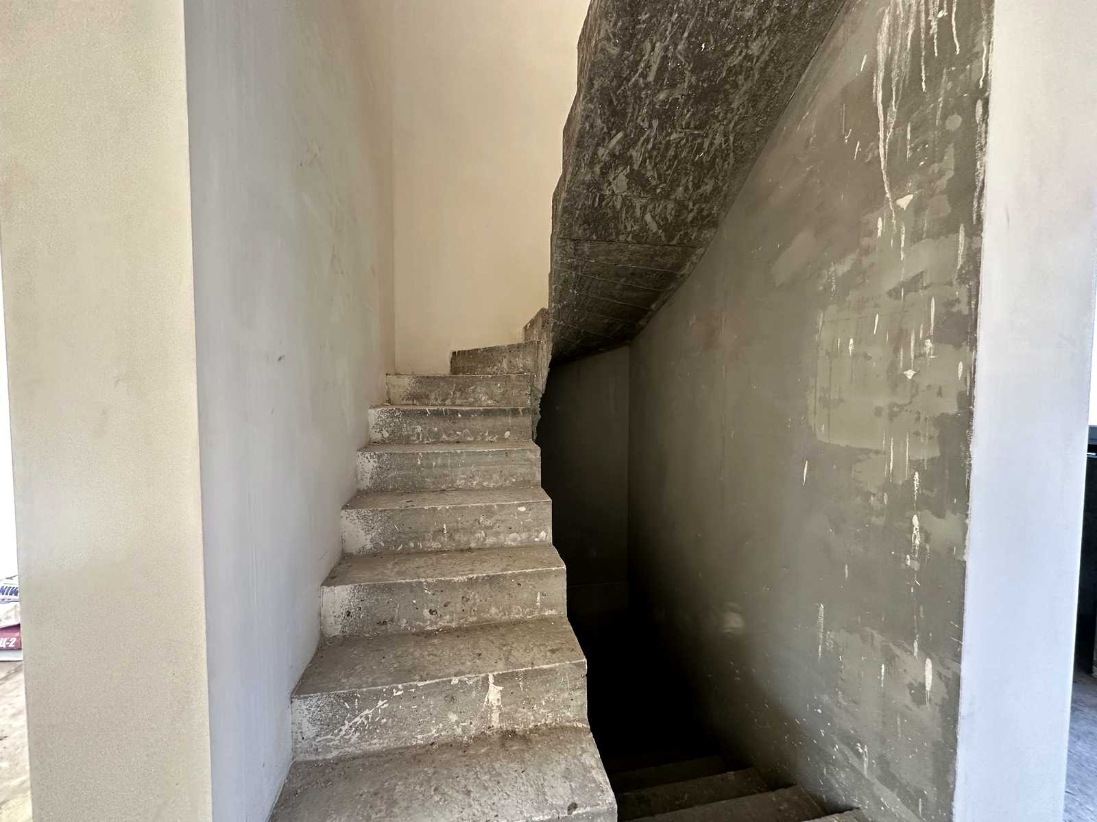 1858829798917011