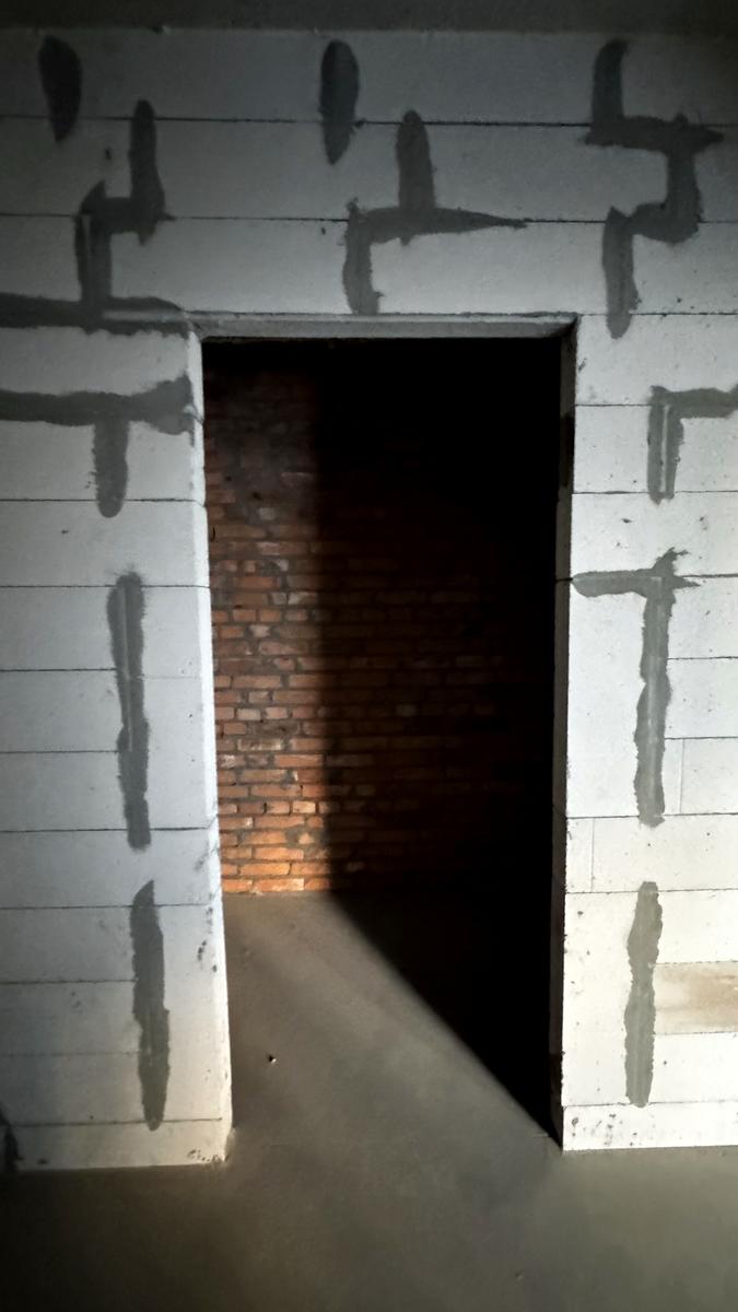 1858829892176728