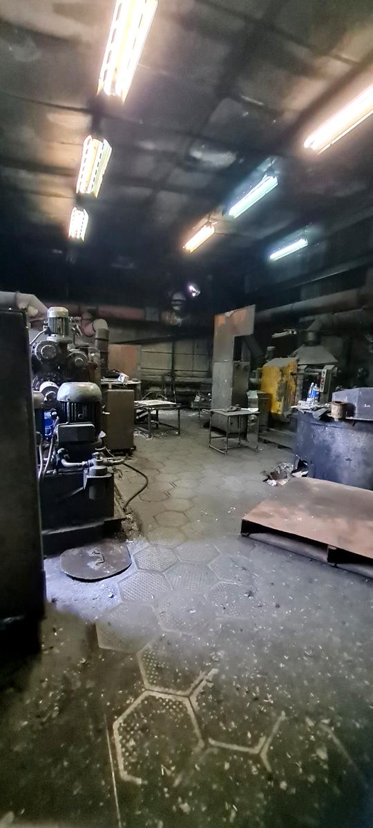 1858899716825799
