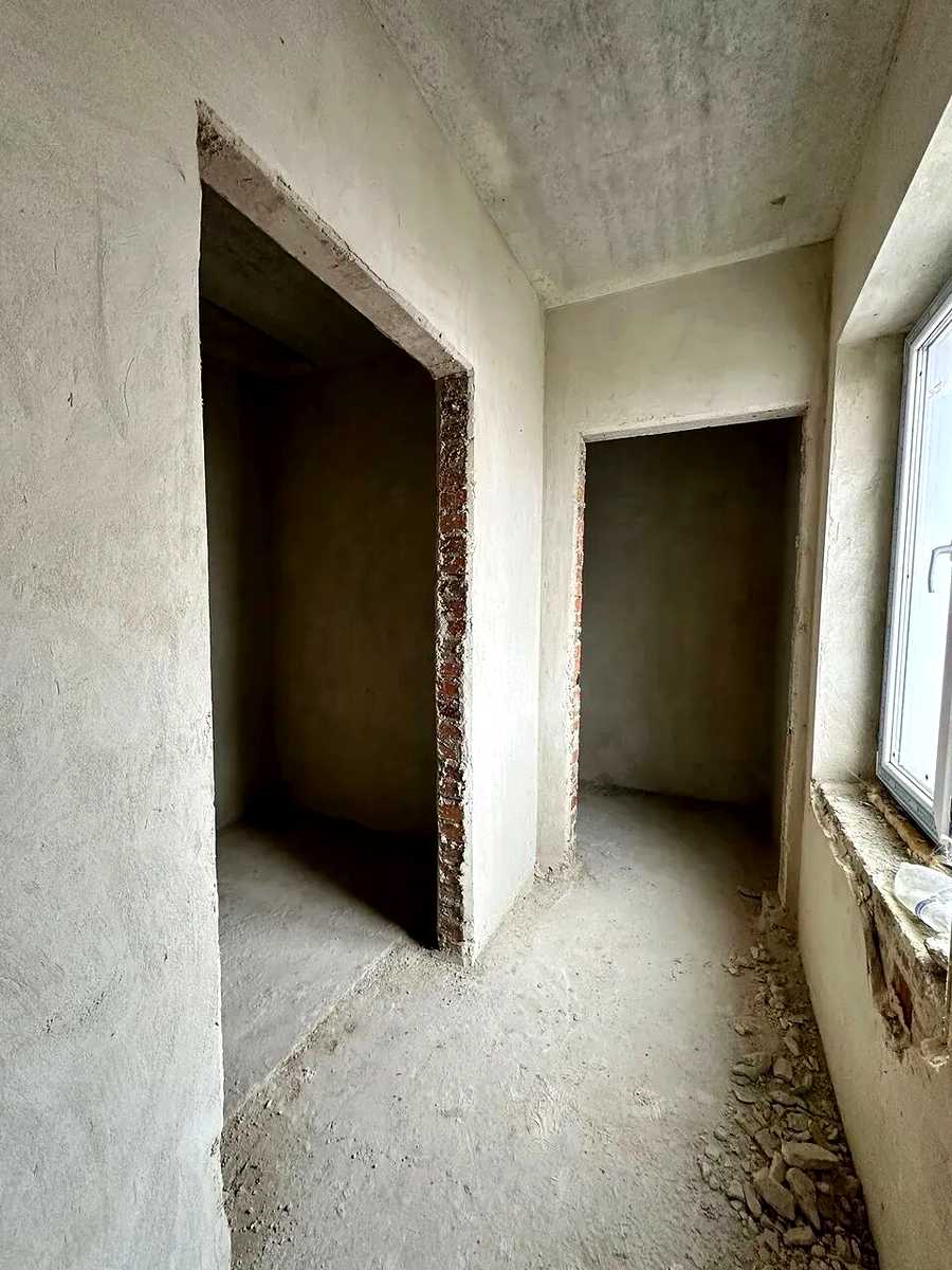 1858905744595538