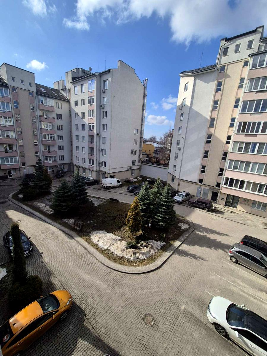 1858910774744813