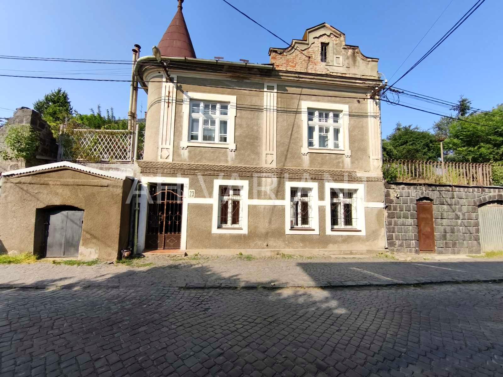 1859193576389742