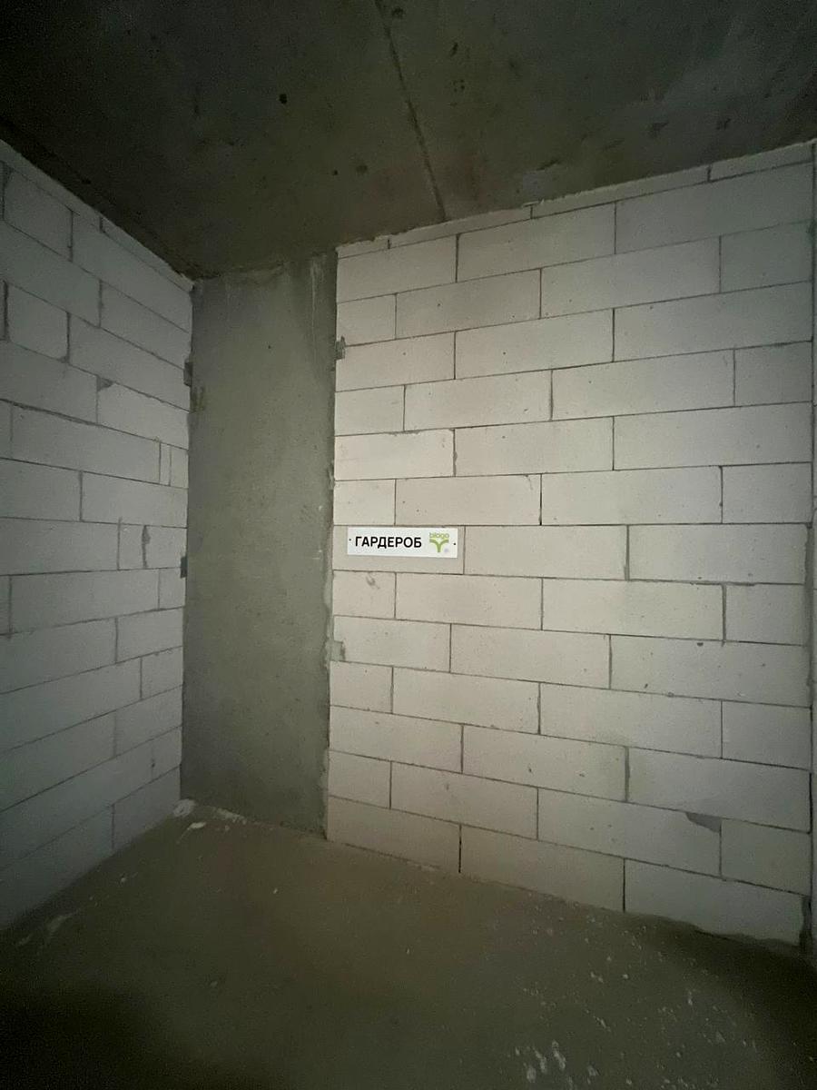 1859217715689981