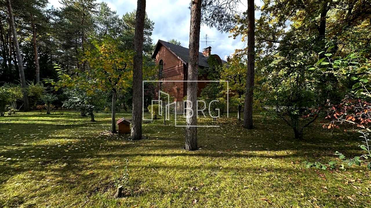 1859270859377935