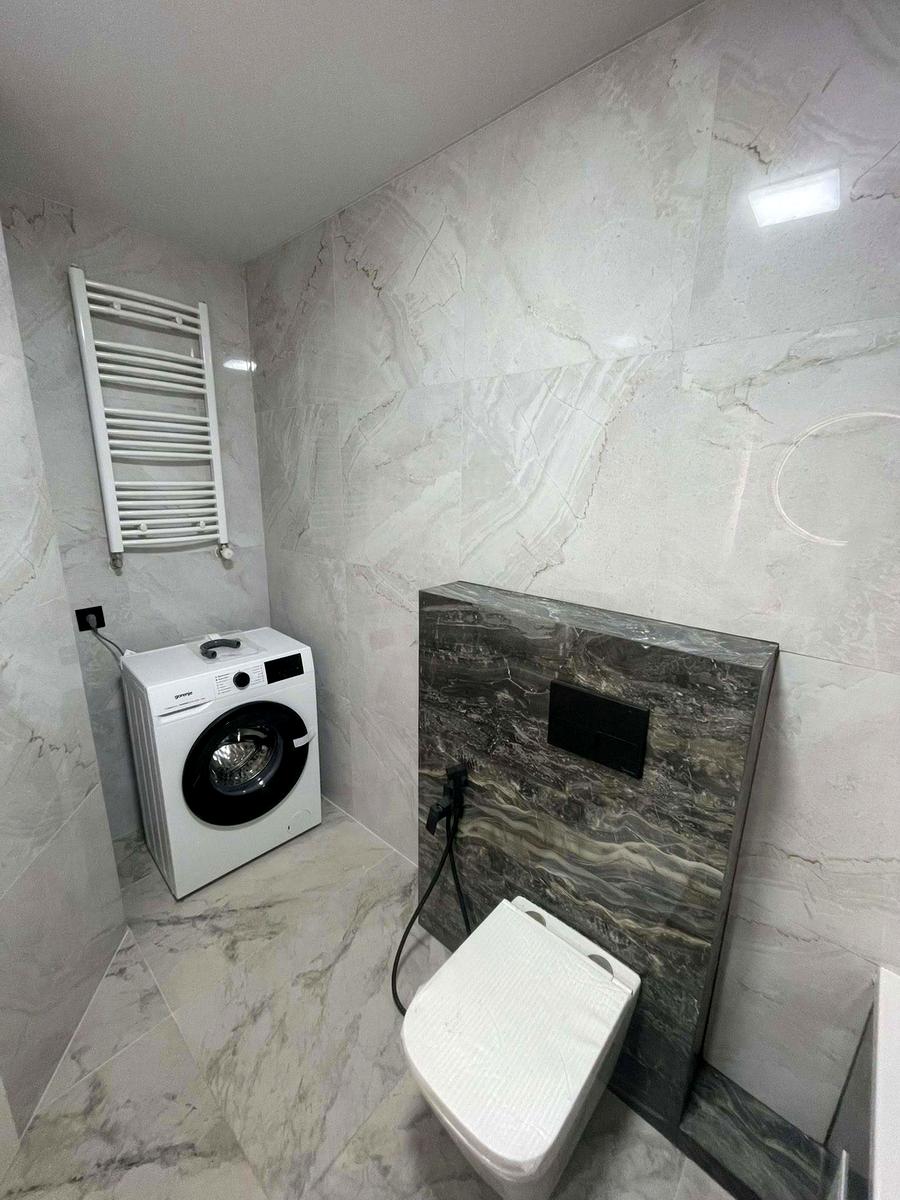 1859459770743939
