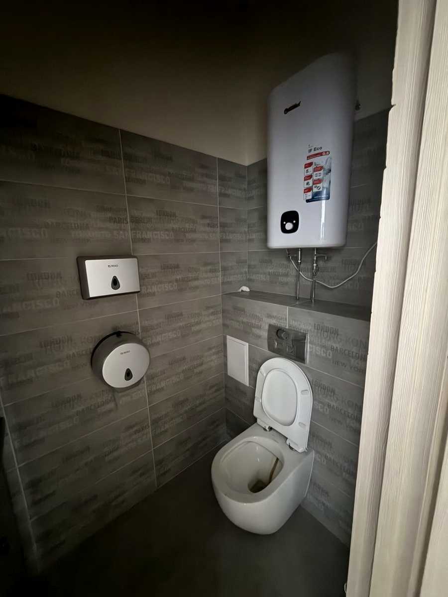 1859557427198376