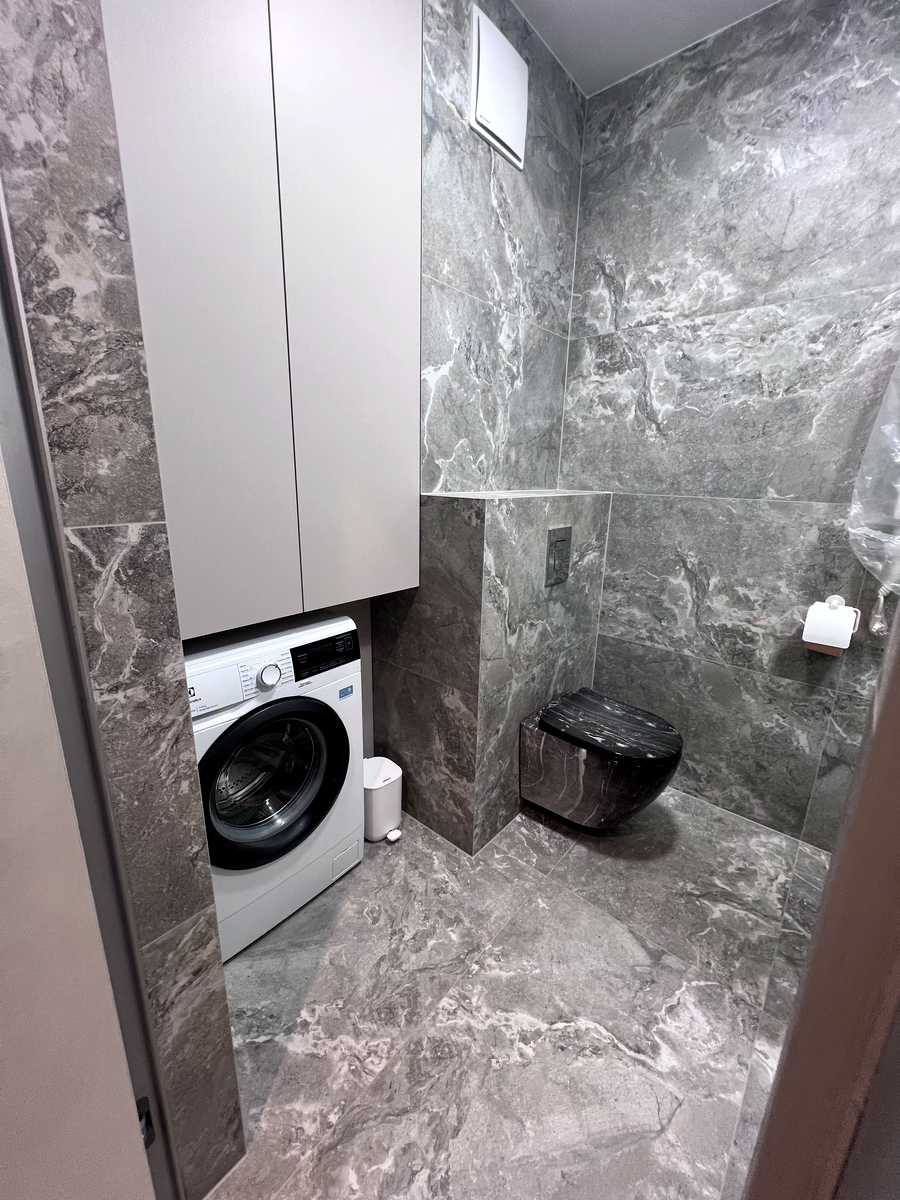 1859673548940244