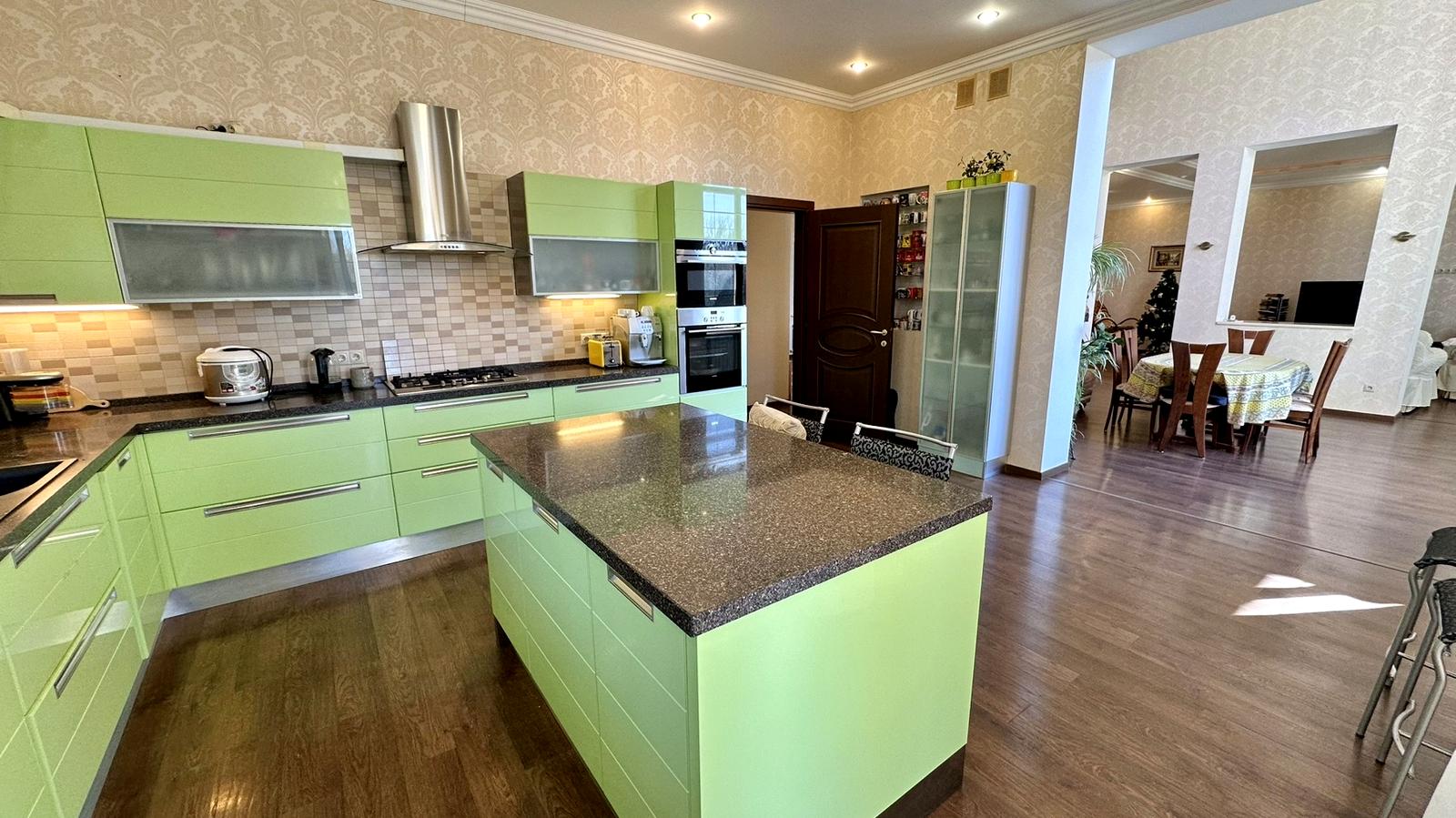 1859682592430606